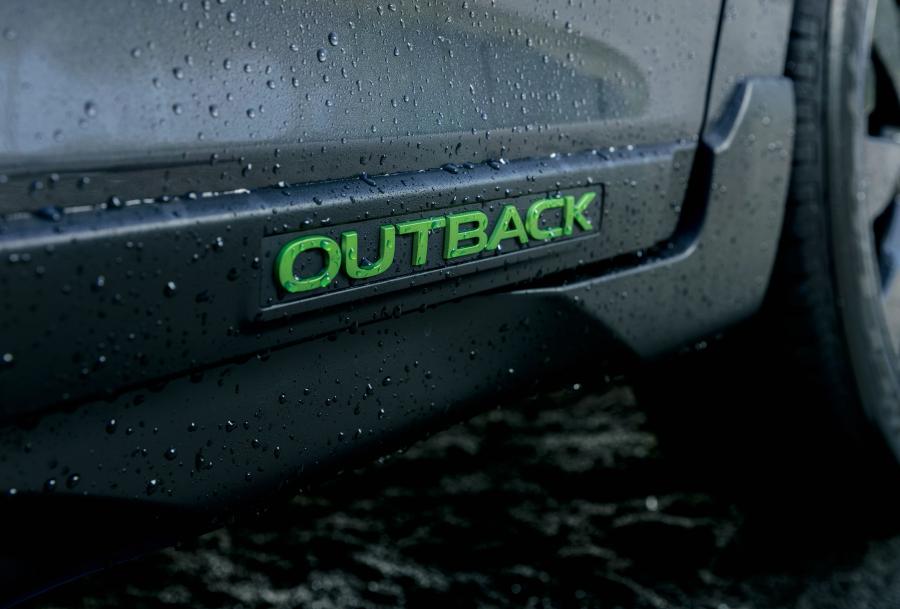 Логотип Subaru Legacy Outback X-Break 2018 года  (фото 9 из 15)